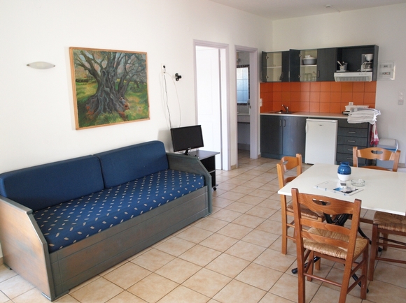 Room 42, living room